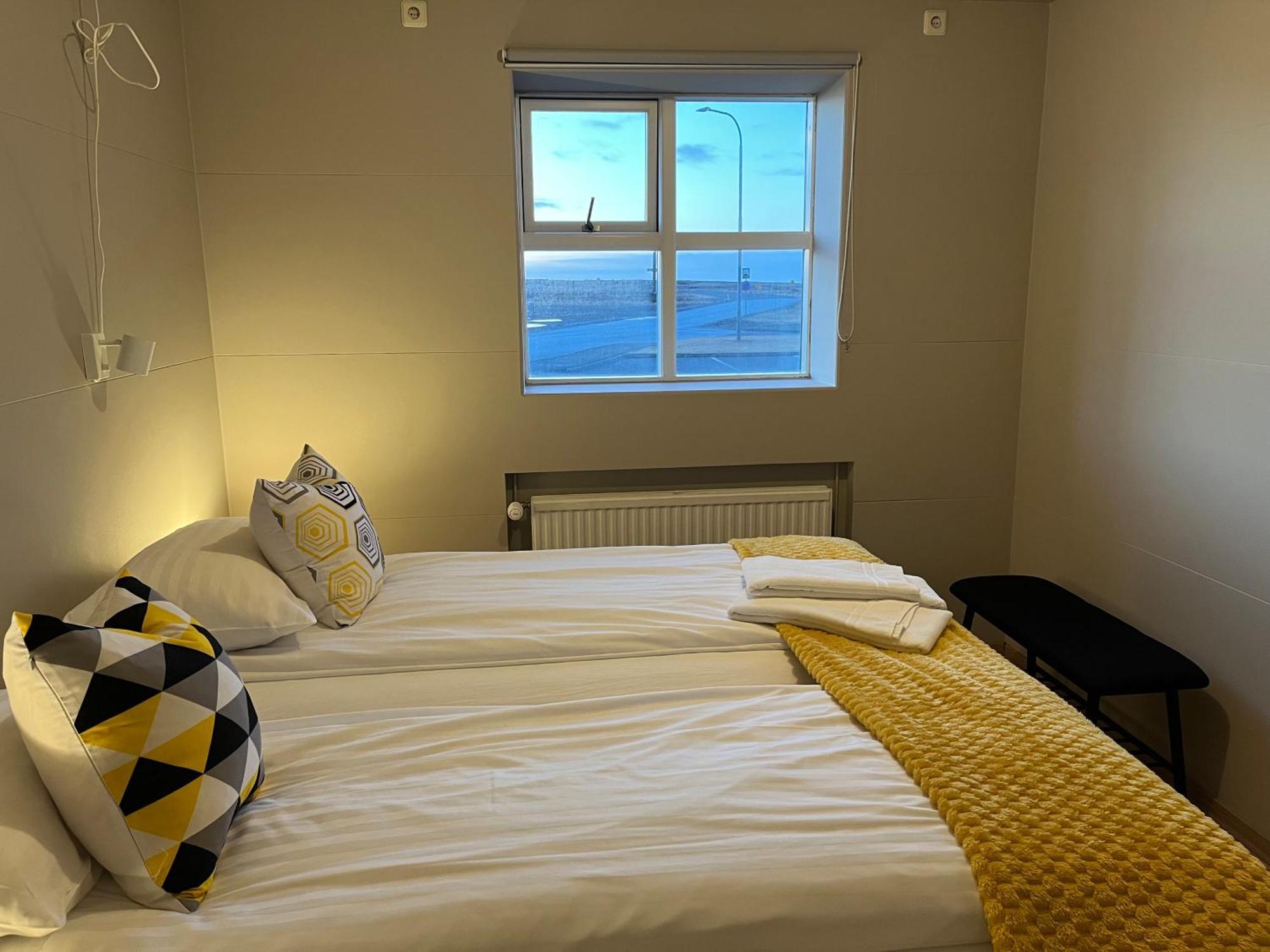 Guesthouse Hvammur By The Harbour Höfn Exteriör bild