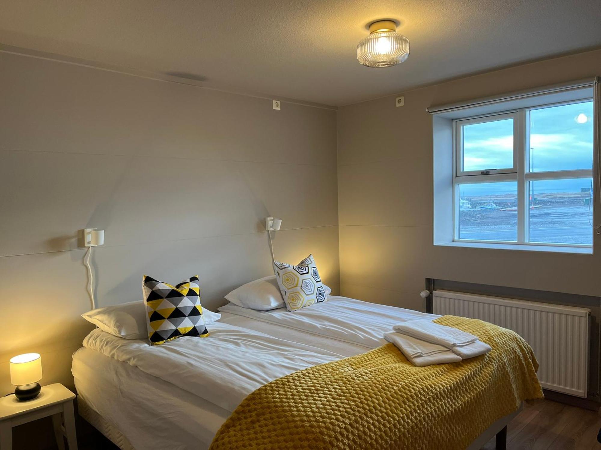 Guesthouse Hvammur By The Harbour Höfn Exteriör bild